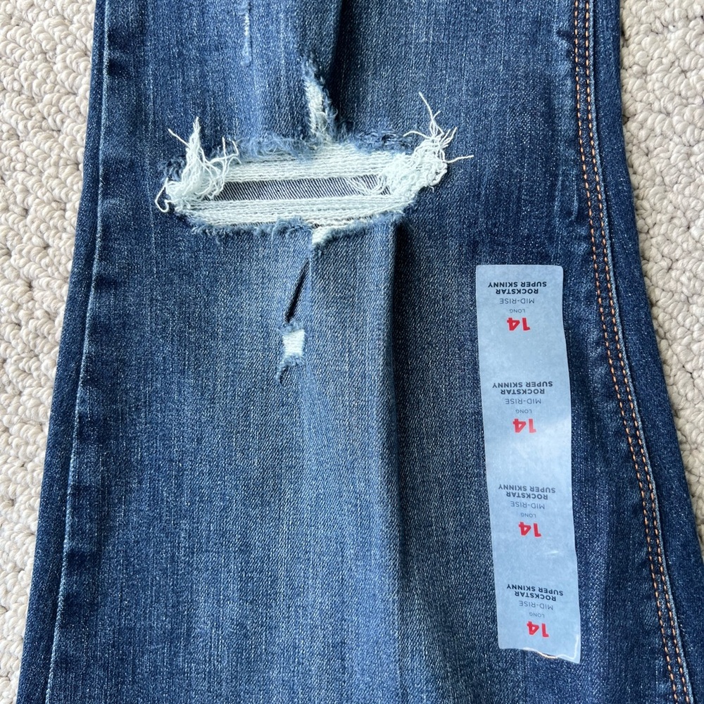 Old Navy Mid-Rise Super Skinny Jeans - Blue - Picture 4 of 6